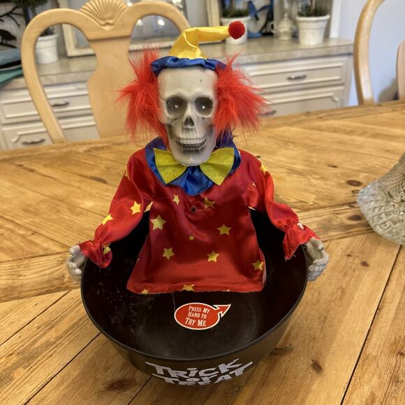 Skeleton Clown Animated Talking Moving Halloween Creepy Trick r Treat Candy Bowl - Picture 2 of 12